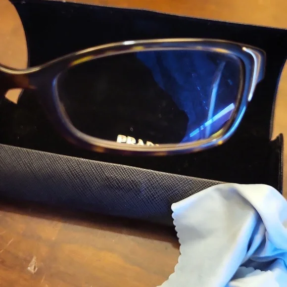 Prada Tortiose Shell Glass with Case - Picture 5 of 11